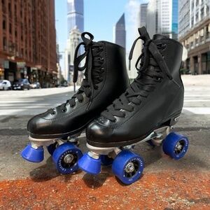 Chicago Skates, Unisex, Skate, Black, Sz 6, Laces,Blue wheels, Roller skates.!